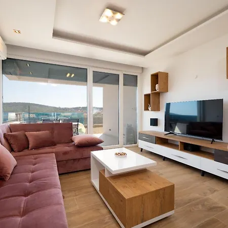 Luxury Giovanni Ii Apartment